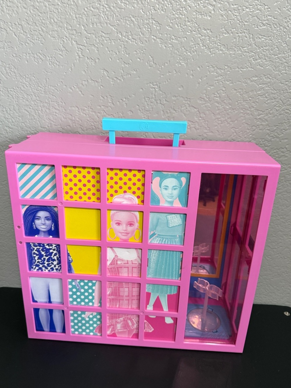 2019 Mattel Barbie Dream Closet Fashion Wardrobe Fold & Go